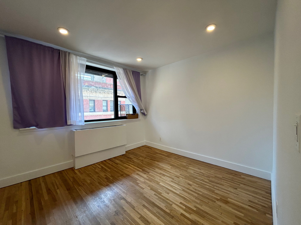 East 37th Street - Photo 7