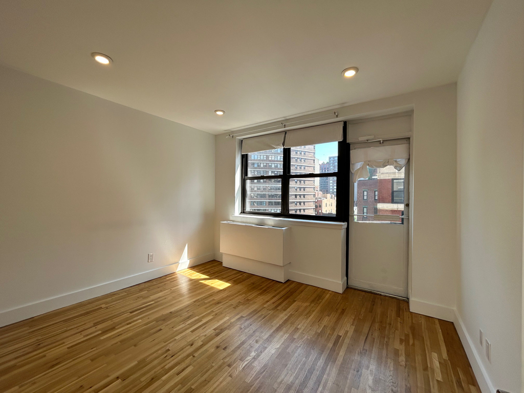 East 37th Street - Photo 4