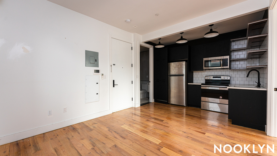 1643 New York Ave - Photo 1