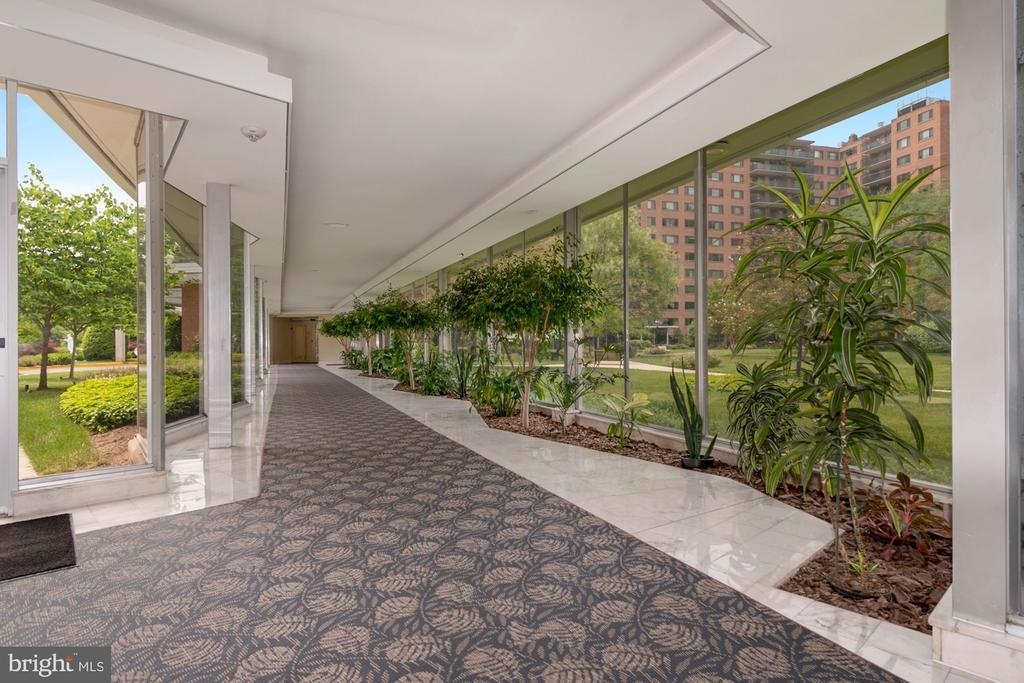 4201 Cathedral Ave Nw - Photo 9