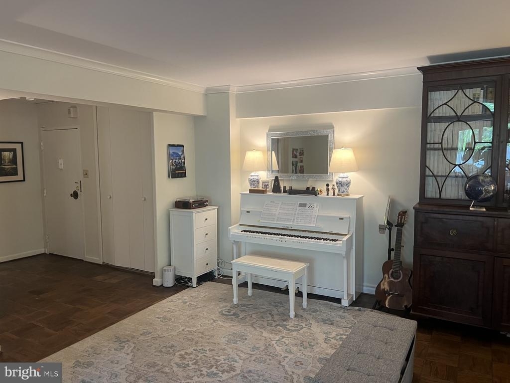 4201 Cathedral Ave Nw - Photo 14