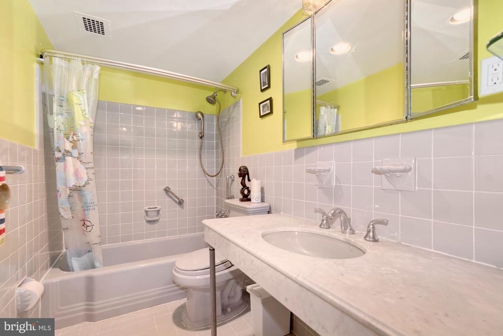 4201 Cathedral Ave Nw - Photo 10