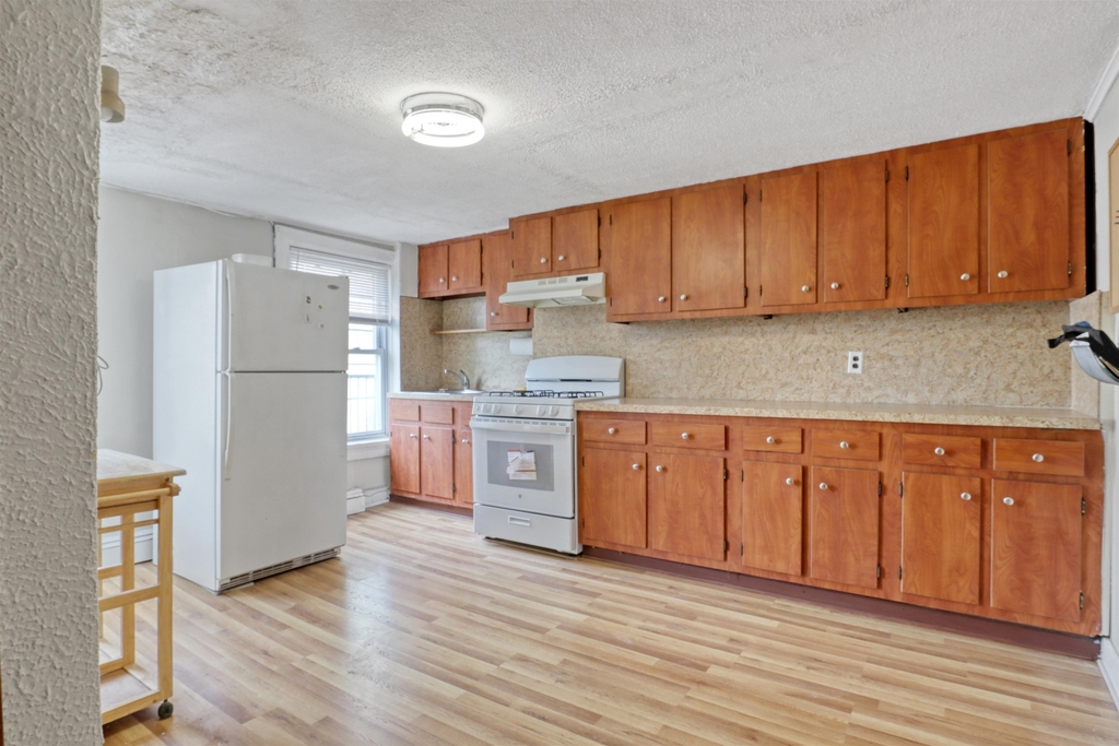 48 Mercer St - Photo 2