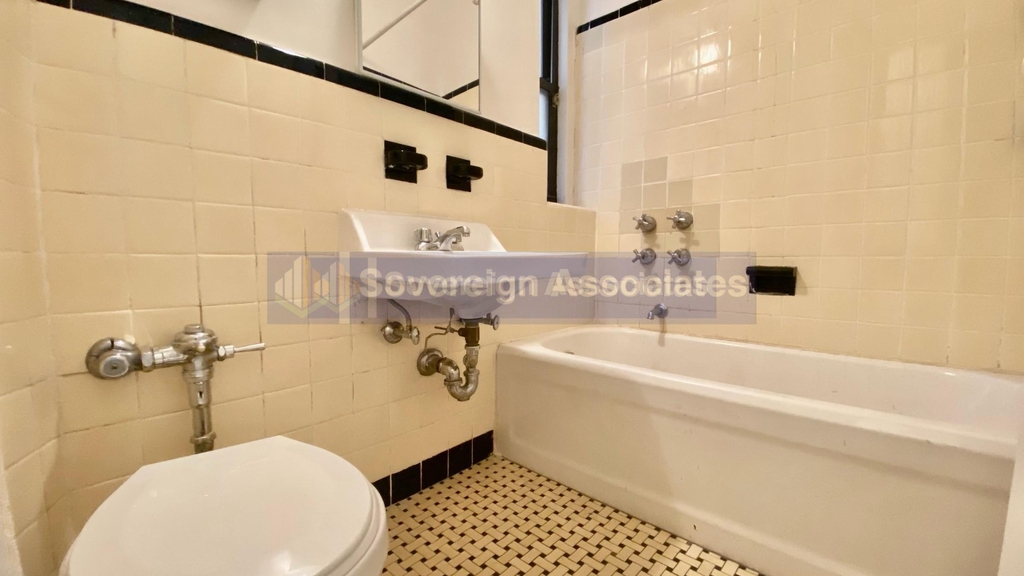 4700 Broadway - Photo 10