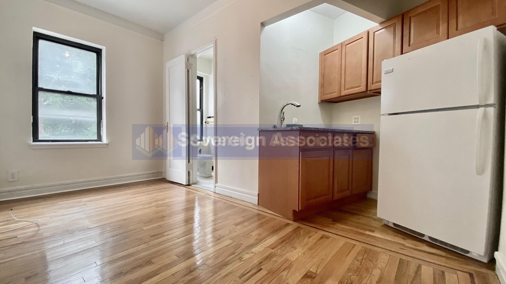 4700 Broadway - Photo 5