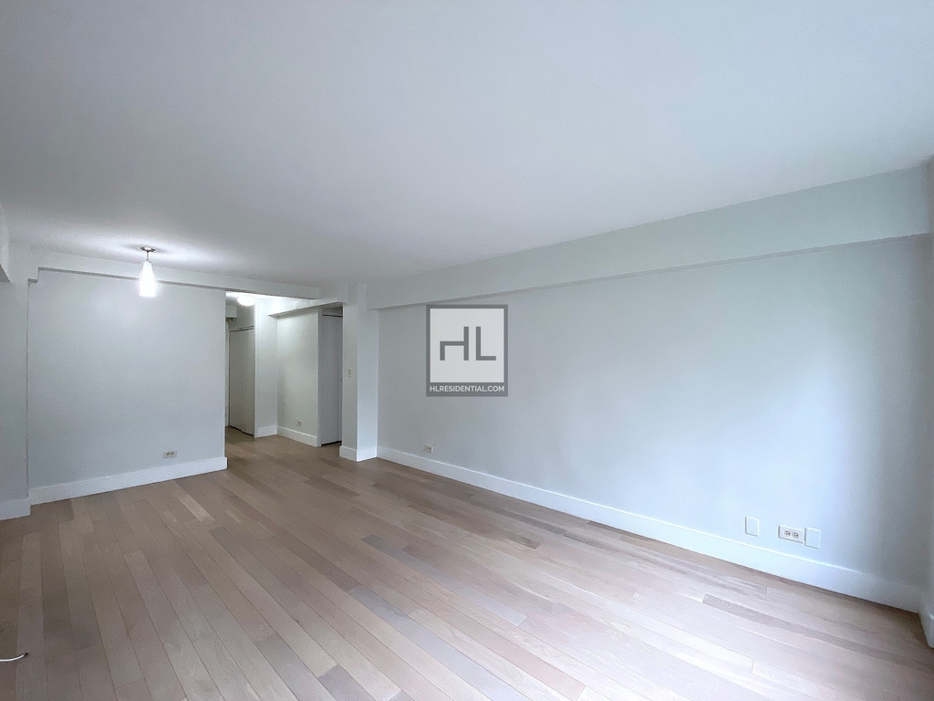 East 51st Street - Photo 0