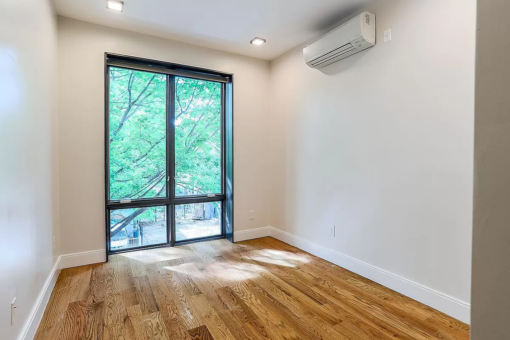 691 Chauncey Street - Photo 3