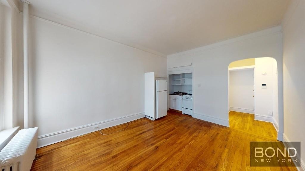 East 87th Street - Photo 2