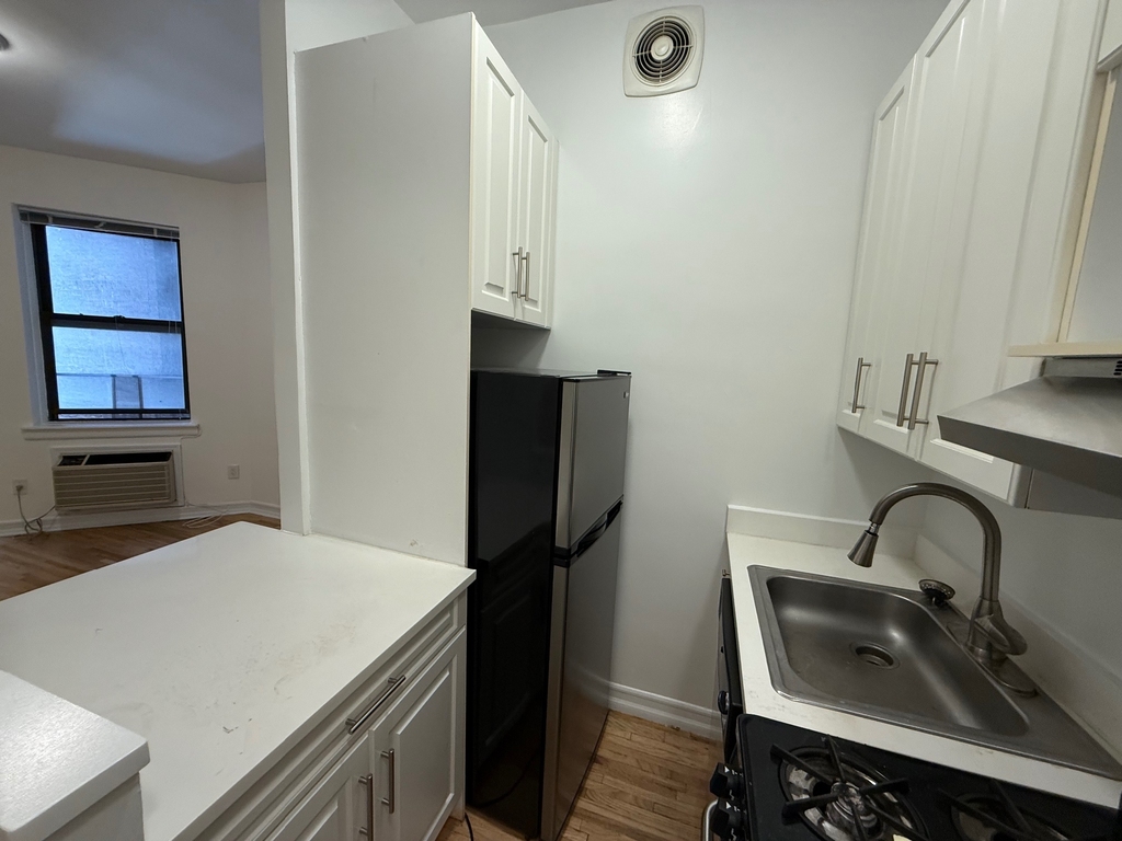 210 East 83rd Street - Photo 6