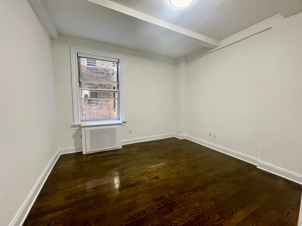 East 37th Street - Photo 4