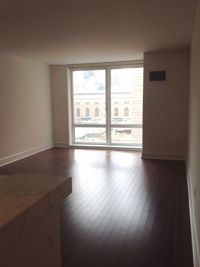 60 Riverside Boulevard - Photo 2