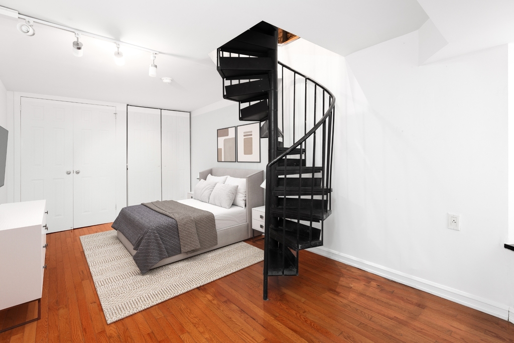 142 Sullivan Street - Photo 5