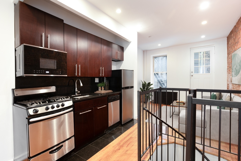 142 Sullivan Street - Photo 2