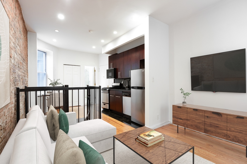 142 Sullivan Street - Photo 3
