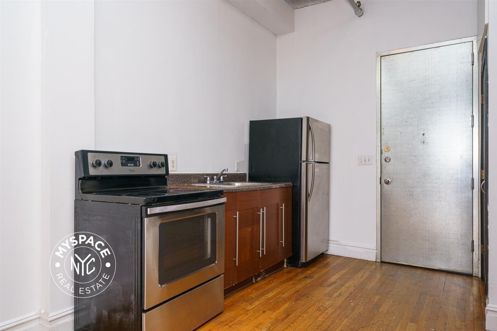 1087 Flushing Avenue - Photo 2