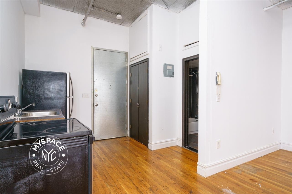 1087 Flushing Avenue - Photo 1