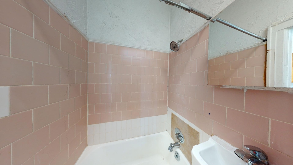 901 Wyckoff Avenue - Photo 7