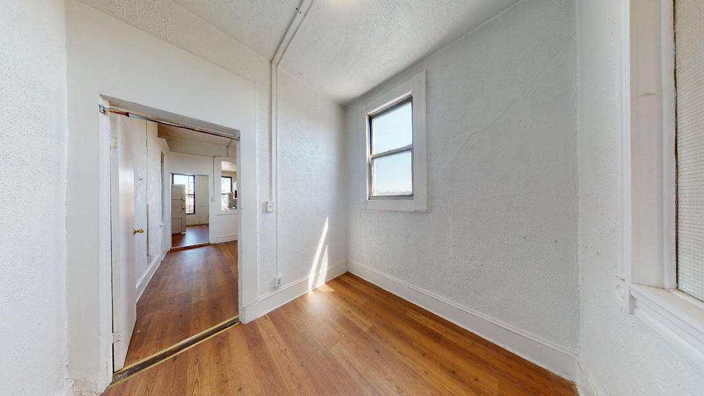 901 Wyckoff Avenue - Photo 3