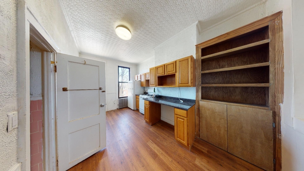 901 Wyckoff Avenue - Photo 4