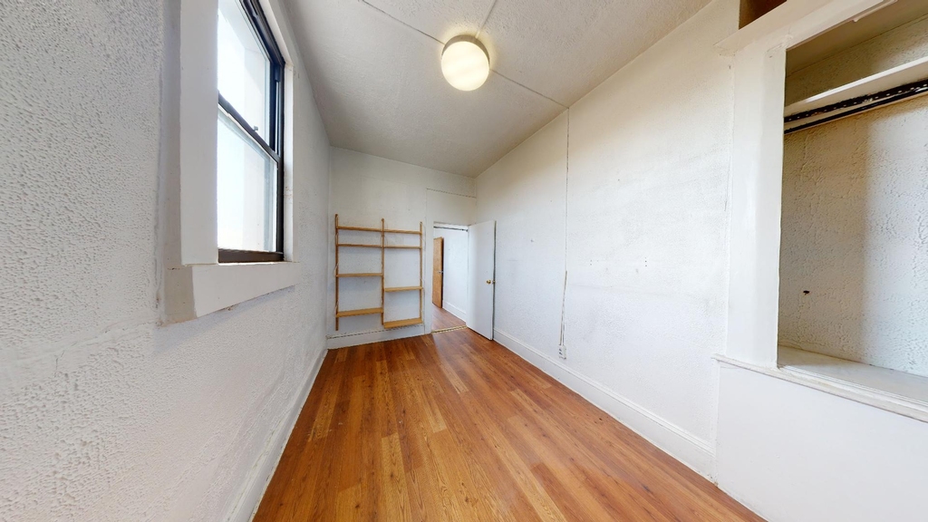 901 Wyckoff Avenue - Photo 2
