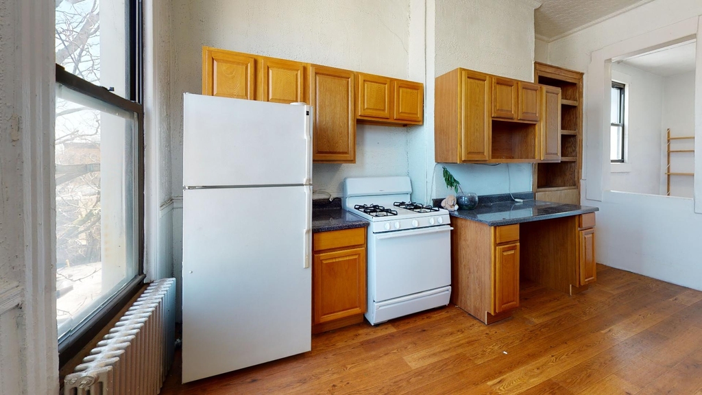 901 Wyckoff Avenue - Photo 6