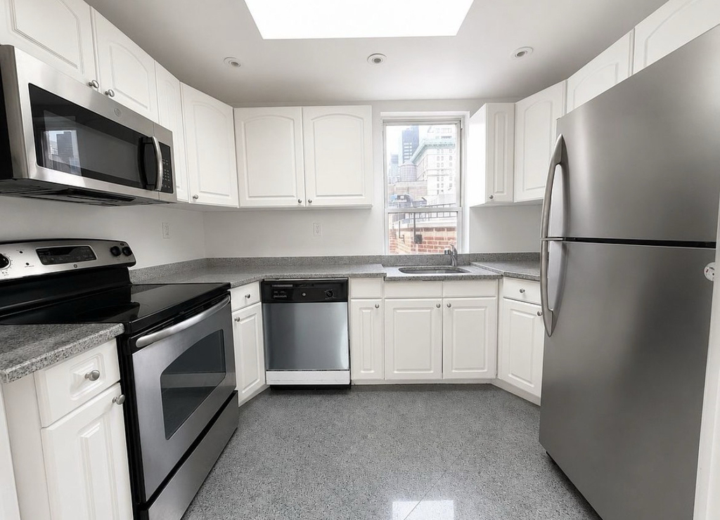 West 55th Street ( 5th-6th Avanue) - Photo 2