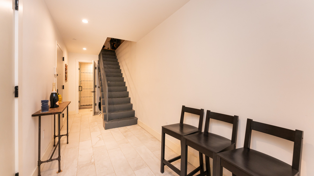 196 Freeman street - Photo 11