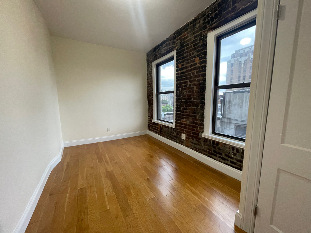 East 12th Street - Photo 5