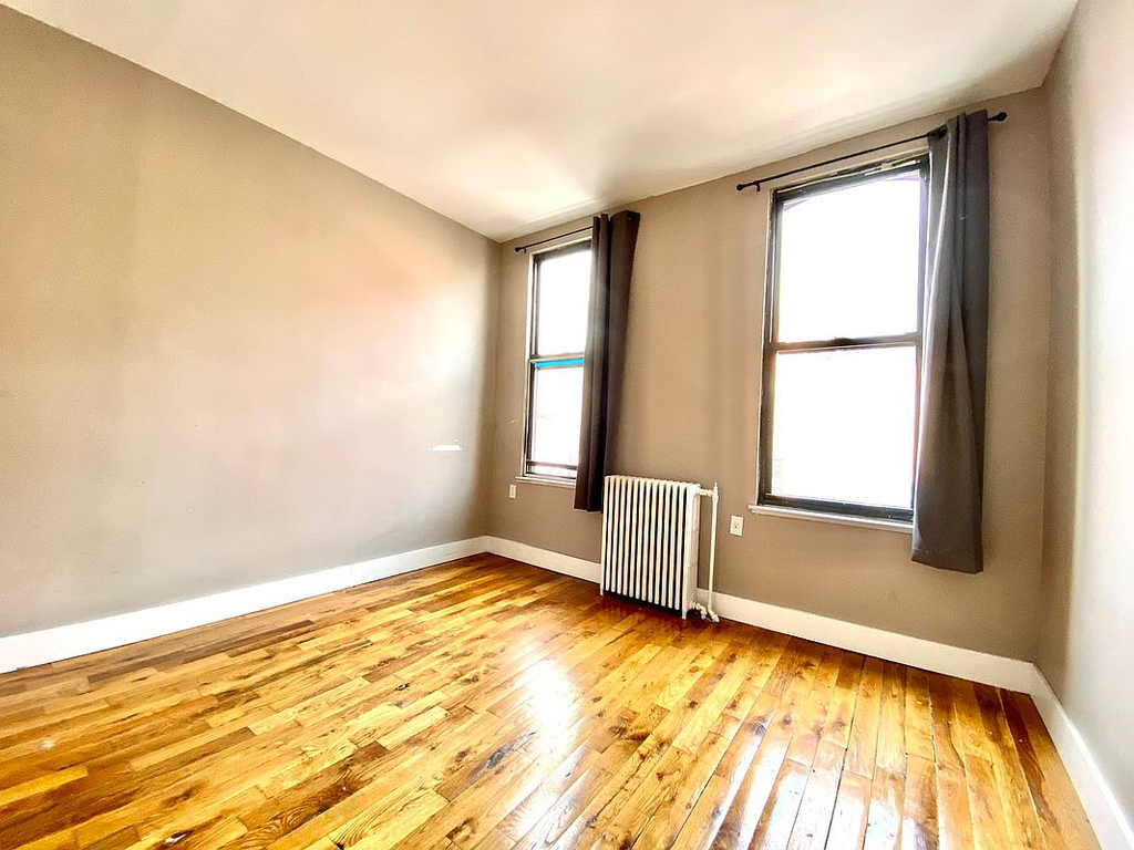 92 Moore Street - Photo 1