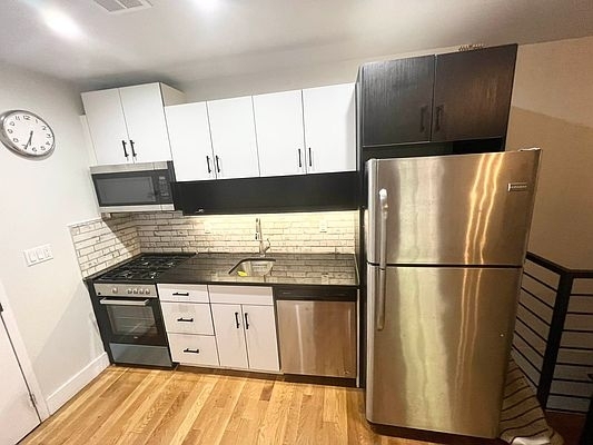 852 Metropolitan Avenue - Photo 4