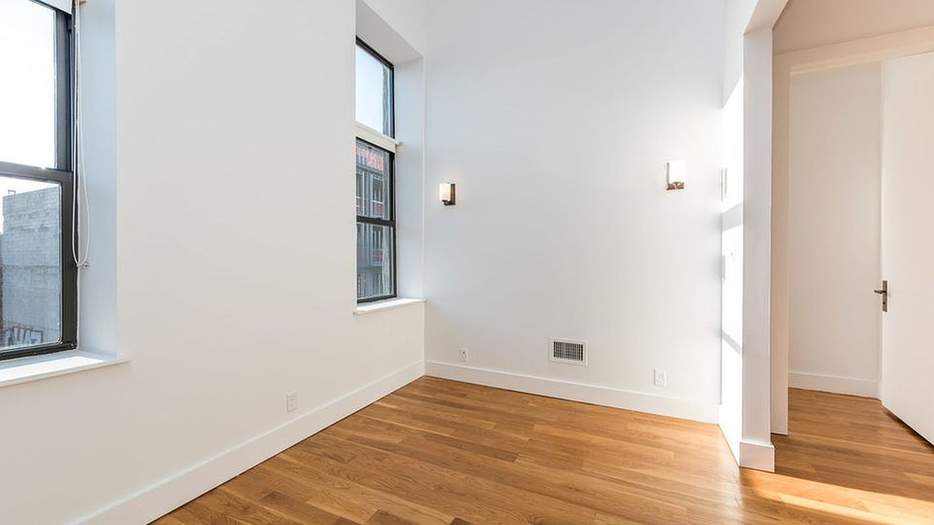 949 Willoughby Avenue - Photo 2