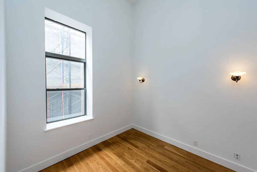 949 Willoughby Avenue - Photo 3