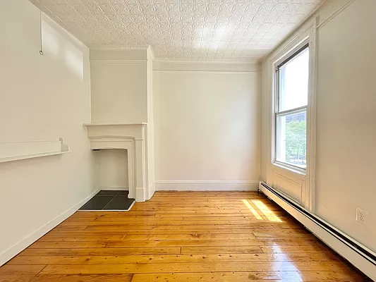33 Montrose Avenue - Photo 6