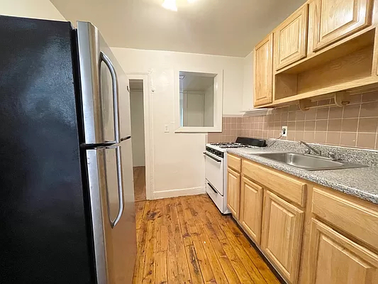 33 Montrose Avenue - Photo 2