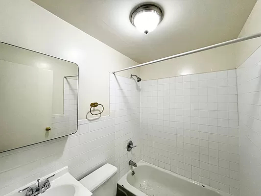 33 Montrose Avenue - Photo 8