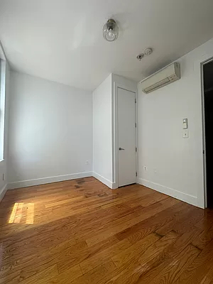 33 Montrose Avenue - Photo 6