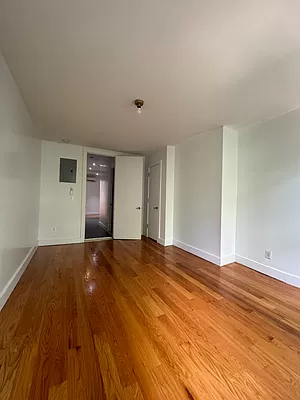 33 Montrose Avenue - Photo 2