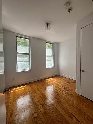 33 Montrose Avenue - Photo 8