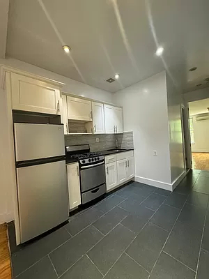 33 Montrose Avenue - Photo 3