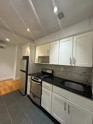 33 Montrose Avenue - Photo 5