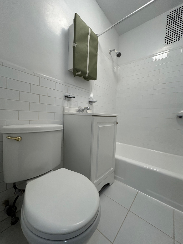 30 Clinton Street  - Photo 5
