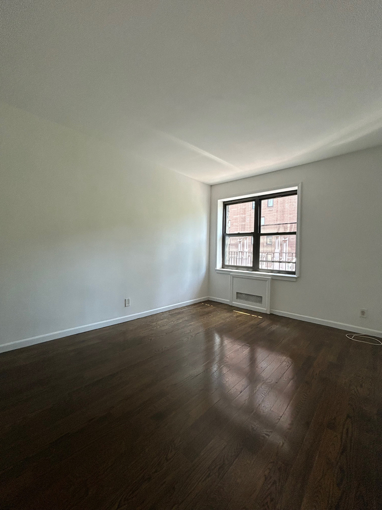 30 Clinton Street  - Photo 2