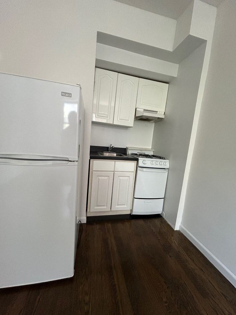 30 Clinton Street  - Photo 0