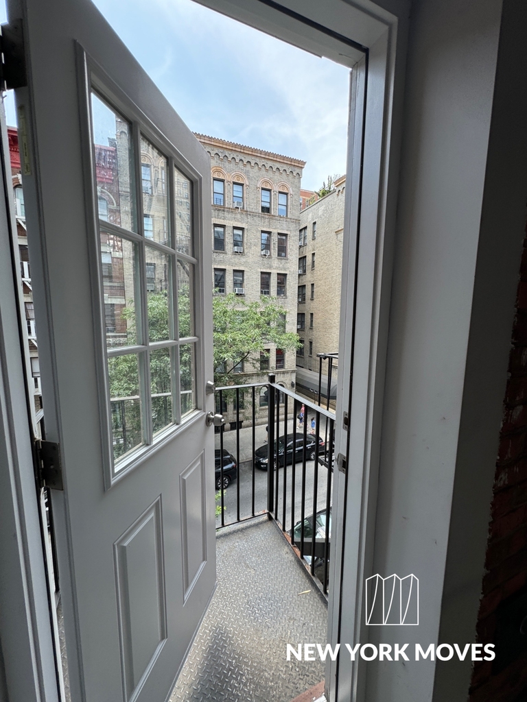 East 82nd Street and 2nd Avenue — Listing History and