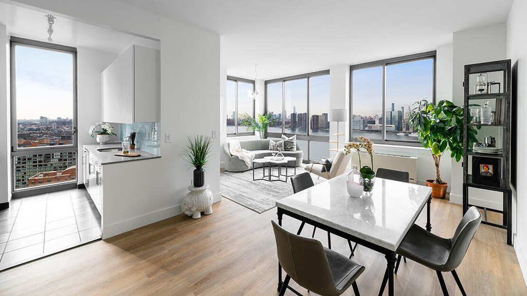 4720 Center Blvd - Balcony studio - Photo 0