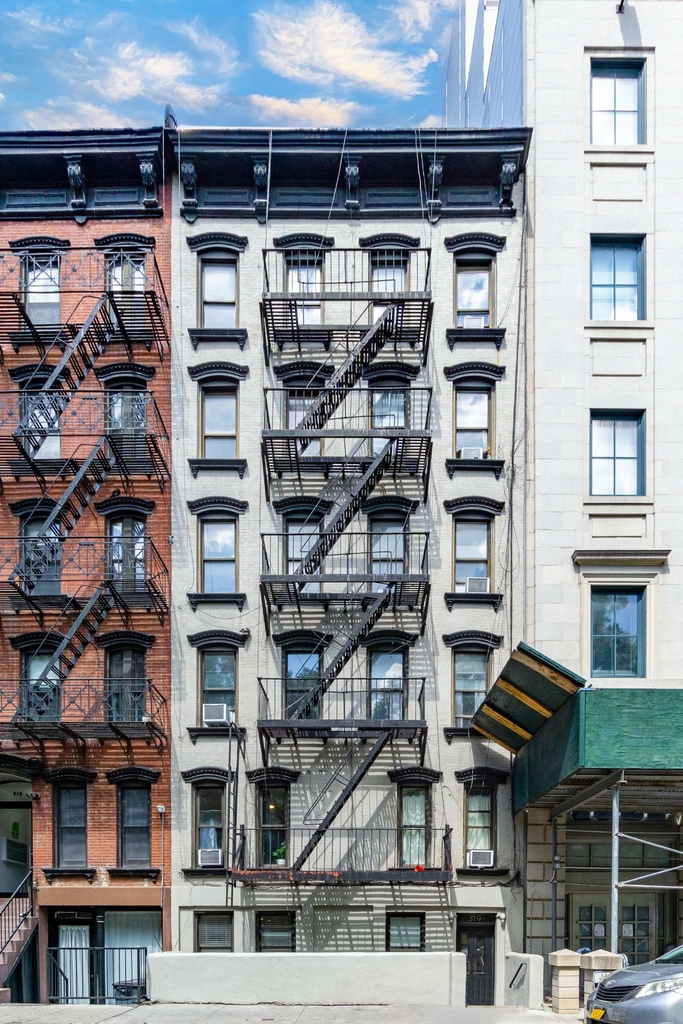 319 East 5th Street - Photo 6