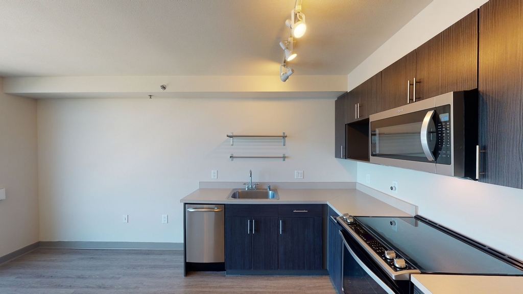 958 111th Ave Ne - Photo 2