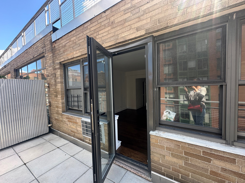 219 East 69th Street - Photo 10
