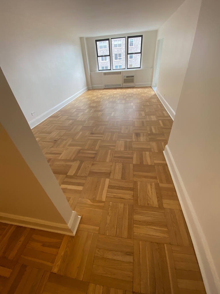 East 79th Street - Photo 0