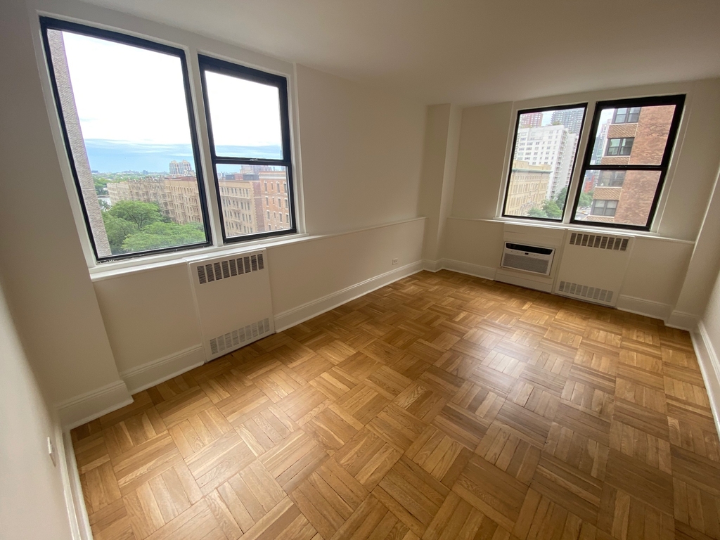 East 79th Street - Photo 9